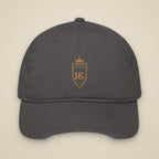 Casquette brodée RS Anthracite brodée du monogramme RS, vue de face sur fond pierre — Maison Sahari