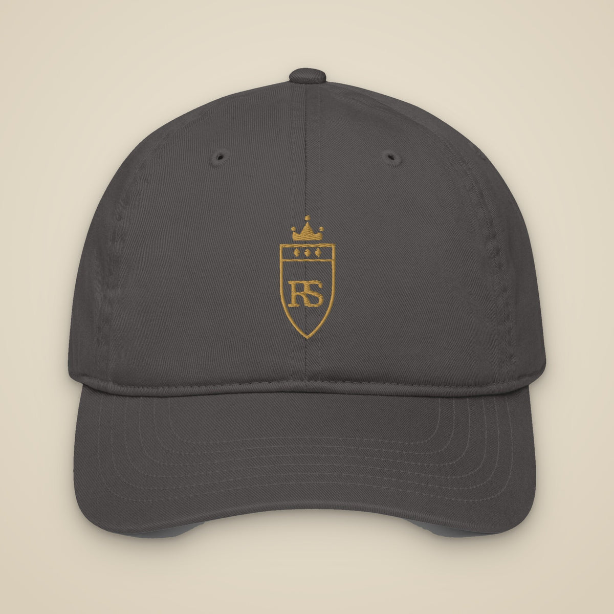Casquette brodée RS Anthracite brodée du monogramme RS, vue de face sur fond pierre — Maison Sahari