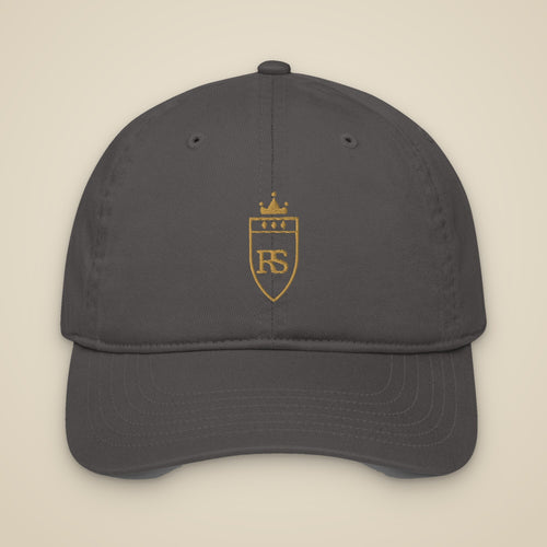 Casquette brodée RS Anthracite brodée du monogramme RS, vue de face sur fond pierre — Maison Sahari