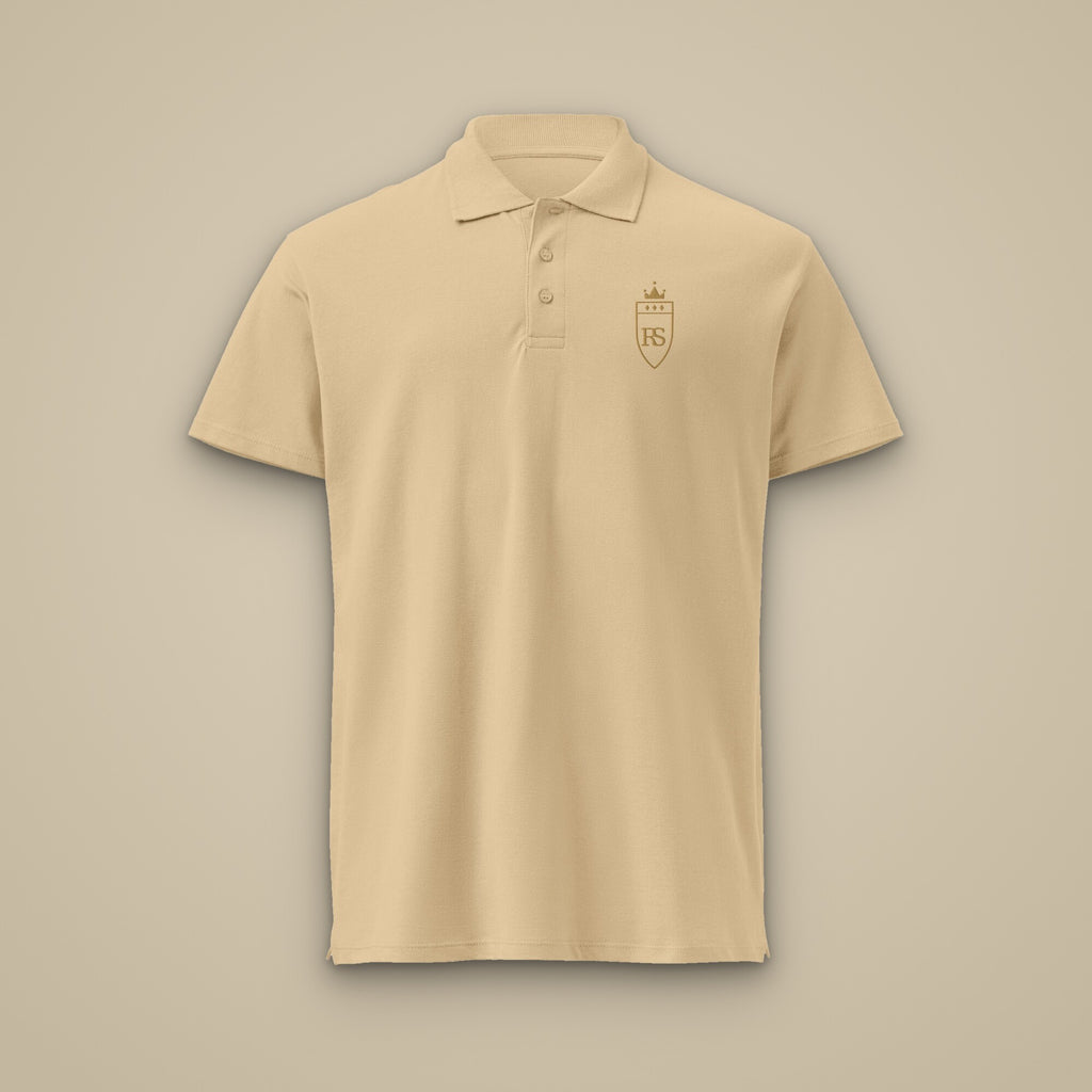 Polo piqué brodé RS Sable brodé du monogramme RS, vue de face sur fond pierre — Maison Sahari