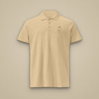 Polo piqué brodé RS Sable brodé du monogramme RS, vue de face sur fond pierre — Maison Sahari