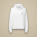 Sweat à capuche femme blanc brodé du monogramme RS, vue de face sur fond pierre — Maison Sahari