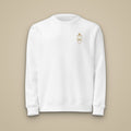 Sweat brodé RS Blanc brodé du monogramme RS, vue de face sur fond pierre — Maison Sahari