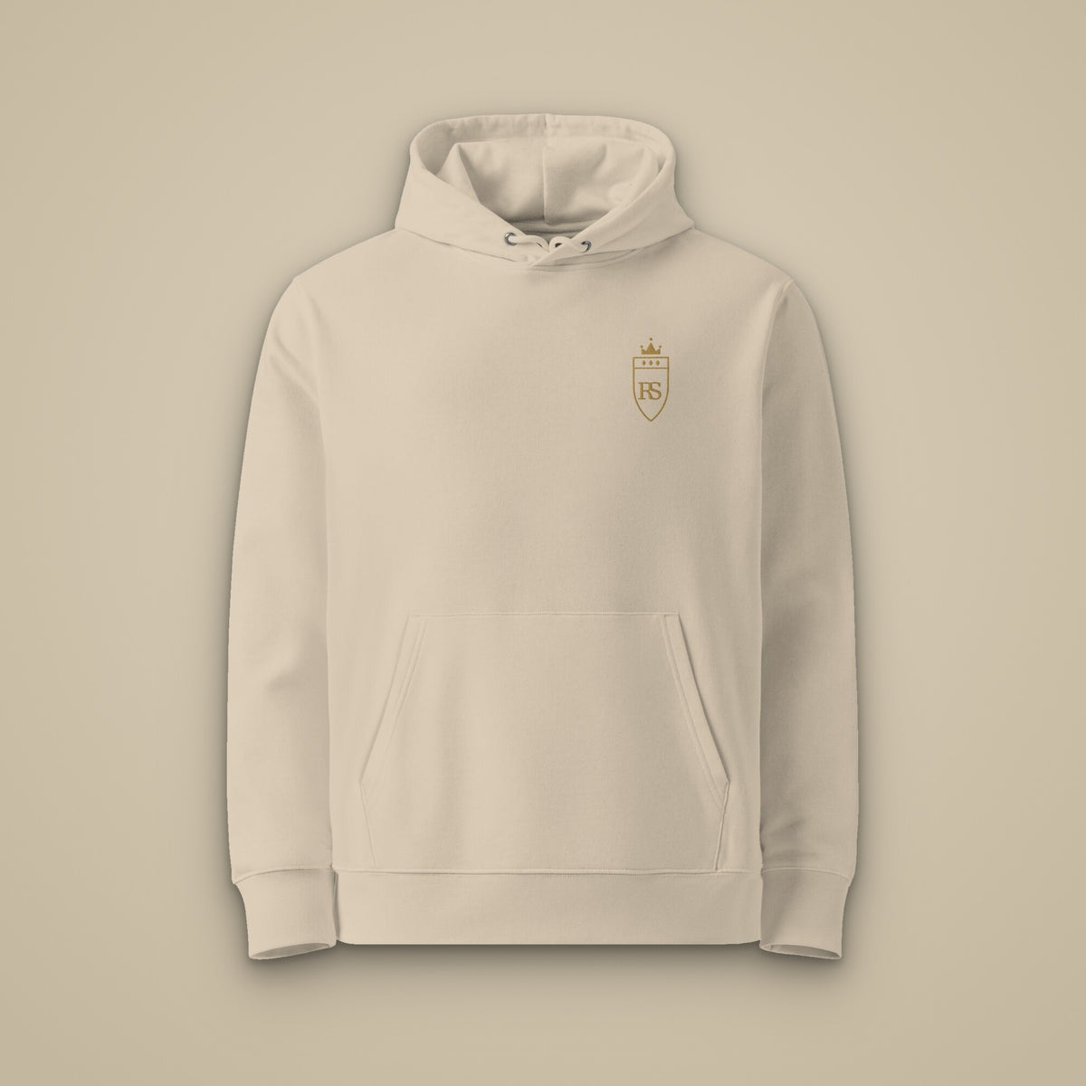 Sweat à capuche Sable brodé du monogramme RS, vue de face sur fond pierre — Maison Sahari