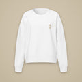 Sweat col rond femme Blanc brodé du monogramme RS, vue de face sur fond pierre — Maison Sahari