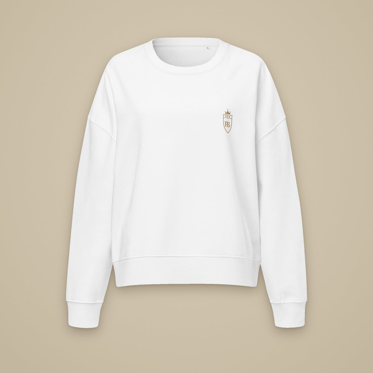 Sweat col rond femme Blanc brodé du monogramme RS, vue de face sur fond pierre — Maison Sahari
