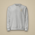 Sweat brodé RS Gris chiné brodé du monogramme RS, vue de face sur fond pierre — Maison Sahari