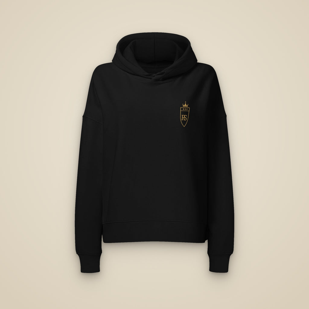 Sweat à capuche femme noir brodé du monogramme RS, vue de face sur fond pierre — Maison Sahari
