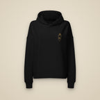 Sweat à capuche femme noir brodé du monogramme RS, vue de face sur fond pierre — Maison Sahari