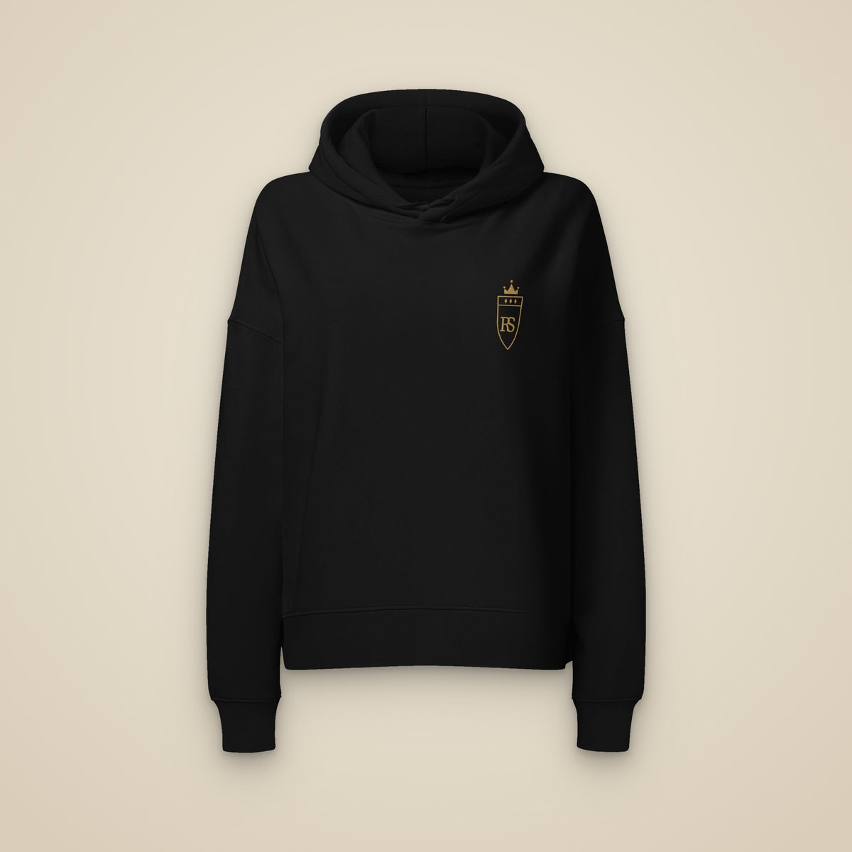 Sweat à capuche femme noir brodé du monogramme RS, vue de face sur fond pierre — Maison Sahari
