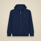 Sweat zippé Marine brodé du monogramme RS, vue de face sur fond pierre — Maison Sahari