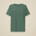 T-shirt femme col côtelé Vert sauge brodé du monogramme RS, vue de face sur fond pierre — Maison Sahari
