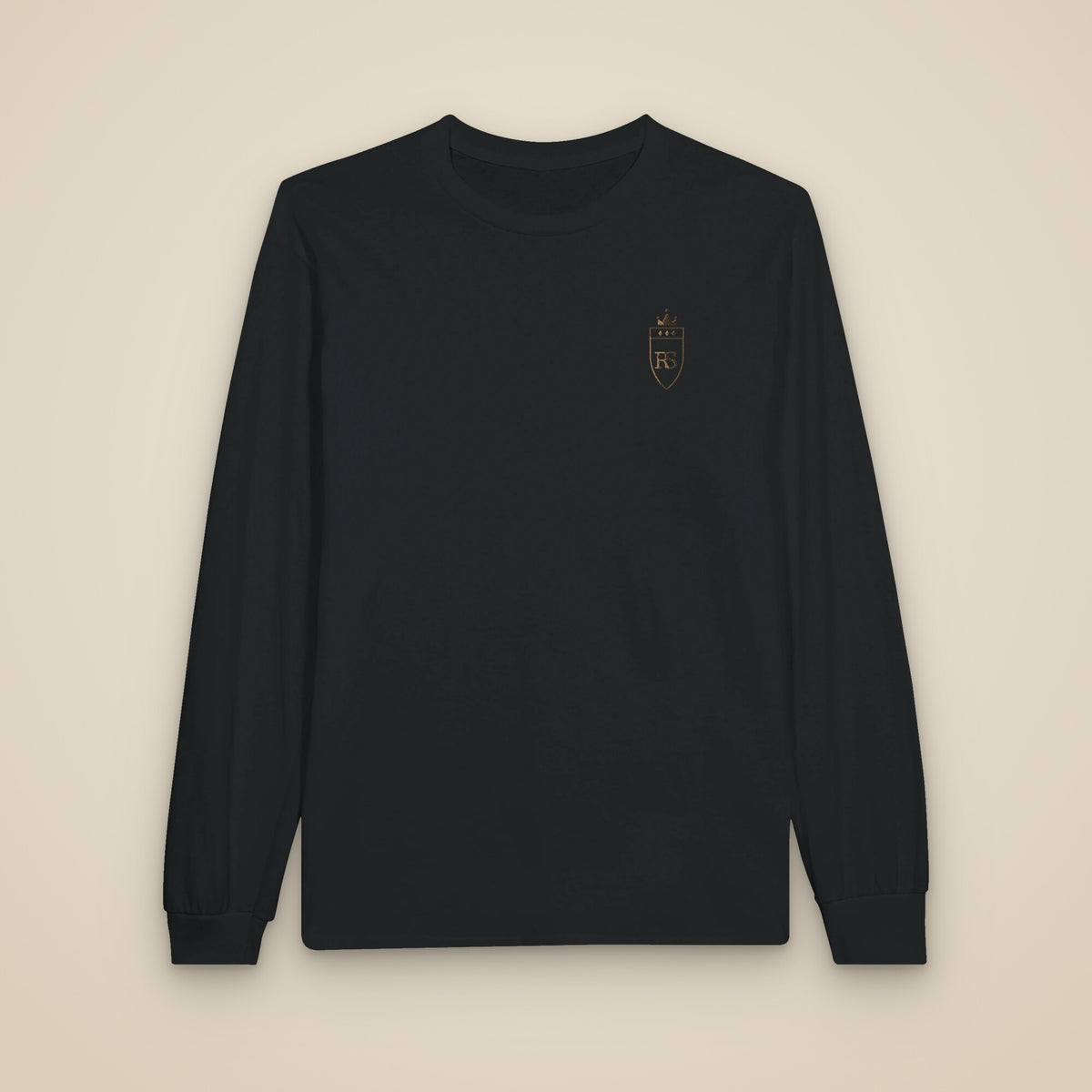 T-shirt à manches longues noir brodé du monogramme RS, vue de face sur fond pierre — Maison Sahari